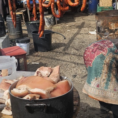 PSP apreende chouriços, torresmos e orelha de porco na estação do Cacém