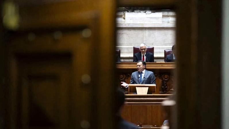 Primeiro-ministro diz que é cedo para aumento permanente de pensões; suplemento possível