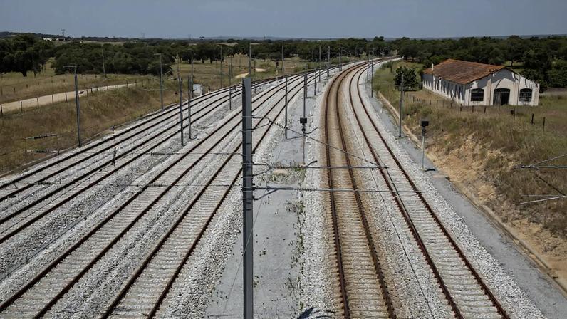 Governo aprova 60 milhões para eletrificar linha Casa Branca-Beja