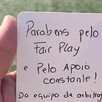 Torneio da Pontinha: claque do Santa Clara leva cartão branco com dedicatória