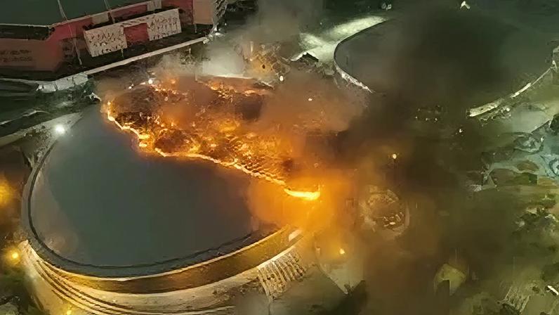 Incêndio destrói parte da cobertura do velódromo do Parque Olímpico do Rio de Janeiro