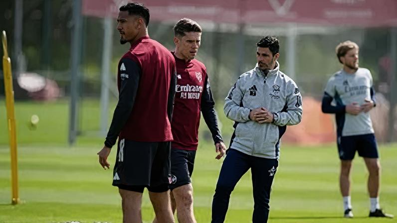 Mikel Arteta orientou o treino desta terça-feira, na véspera do duelo com o Sporting