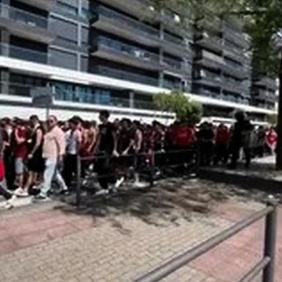 1.500 adeptos do Benfica deixam Luz rumo a Alvalade