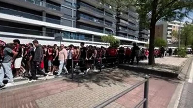 1.500 adeptos do Benfica deixam Luz rumo a Alvalade