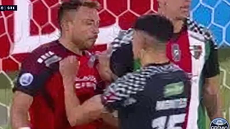 Carlos Vinícius falha três pênaltis numa noite difícil