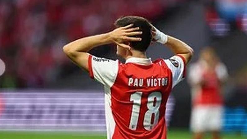 Pau Victor em ação contra o Friburgo