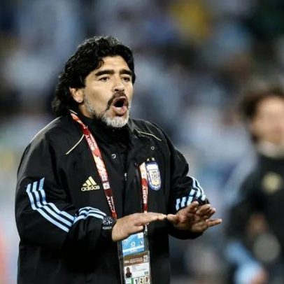 Médico nega responsabilidade na morte de Maradona em tribunal
