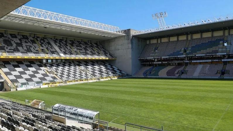 Estádio do Bessa em leilão