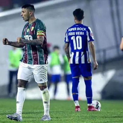 Alan Ruiz torce pela Estrela da Amadora contra o FC Porto, um ano depois