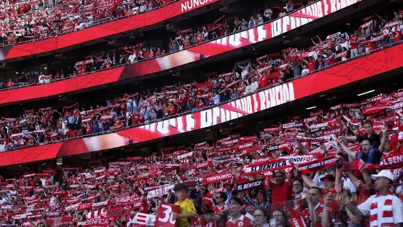 Adeptos do Benfica nas bancadas do Estádio da Luz