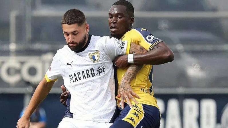 Óscar Aranda regressa ao Famalicão com papel importante