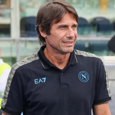 Antonio Conte diz que colocaria o seu nome na lista para selecionador de Itália
