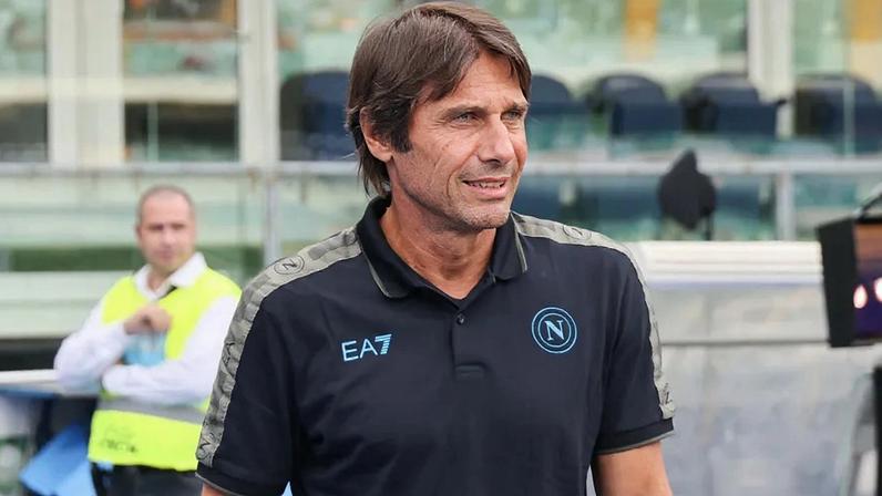 Antonio Conte diz que colocaria o seu nome na lista para selecionador de Itália