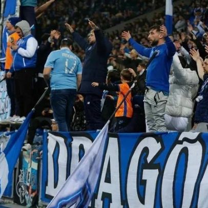 Adeptos do FC Porto insultaram Mourinho após golo do Benfica no dérbi