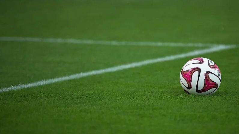 Ex-jogador luso-angolano condenado a 8 anos por droga para a Madeira