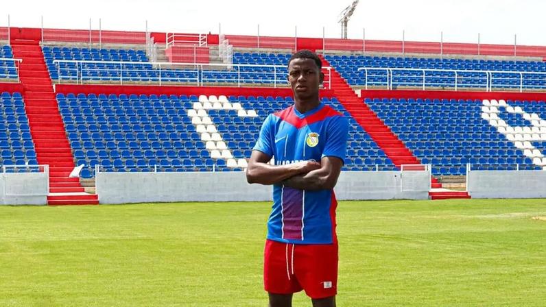 Julián Martínez sofre entorse