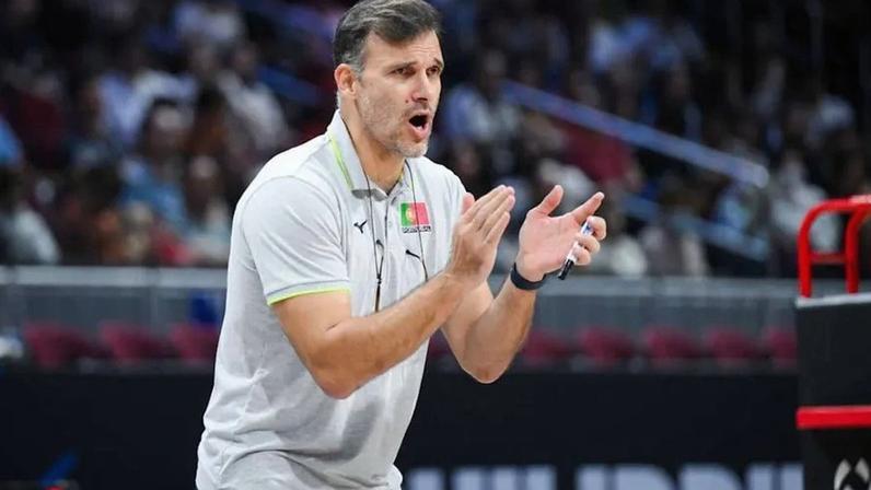 João José, selecionador nacional de voleibol
