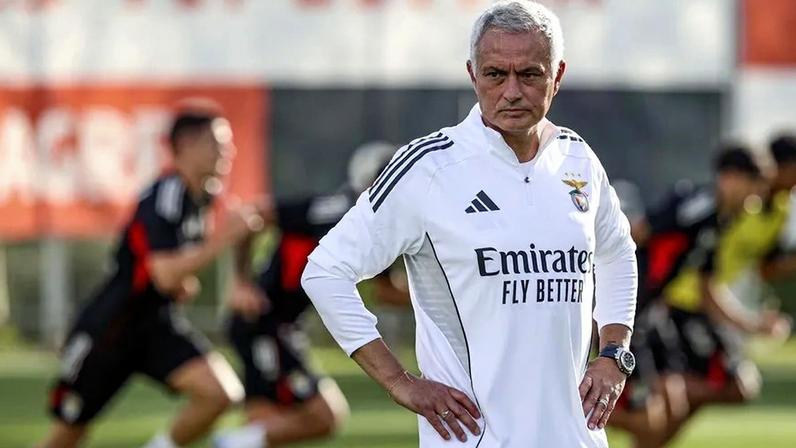 Bastidores do reencontro de Mourinho com o Benfica após raspanete público