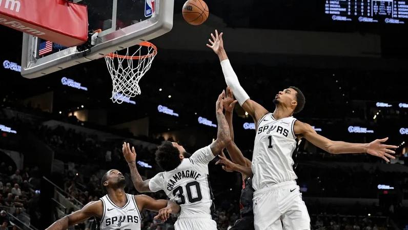 Victor Wembanyama em ação pelos San Antonio Spurs