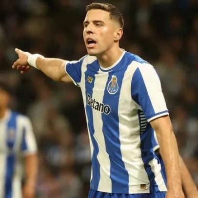 Bednarek volta a criticar a arbitragem do clássico