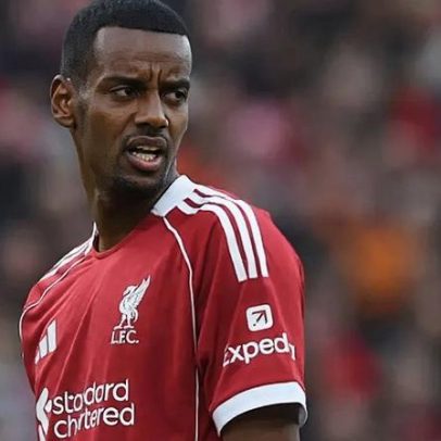 Alexander Isak regressa aos treinos do Liverpool após três meses de recuperação