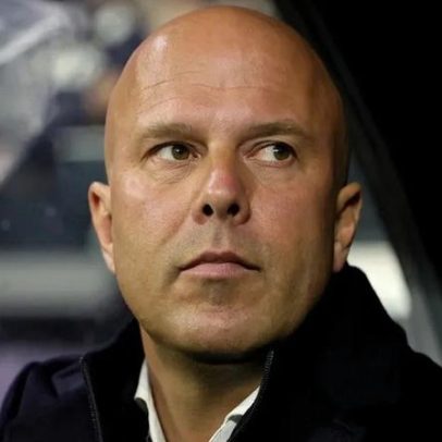 Arne Slot confia que podemos competir com qualquer equipa da Europa