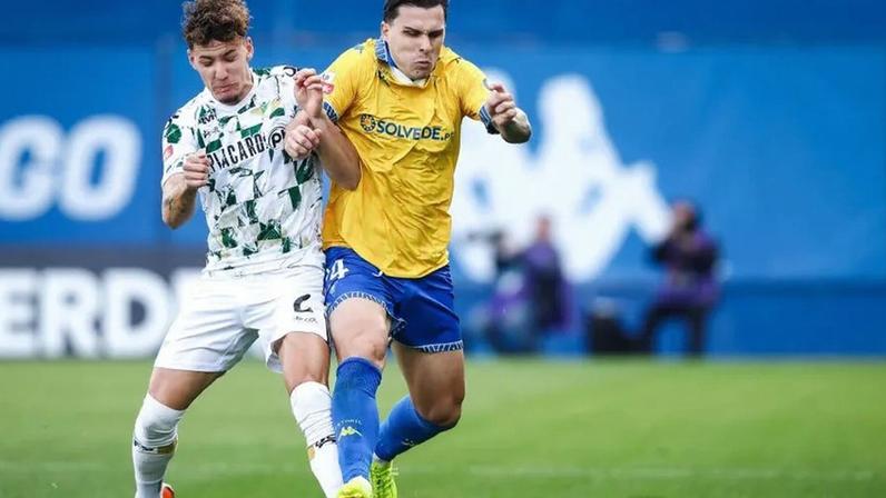 Pedro Amaral mira o XI do Estoril após dois jogos no banco