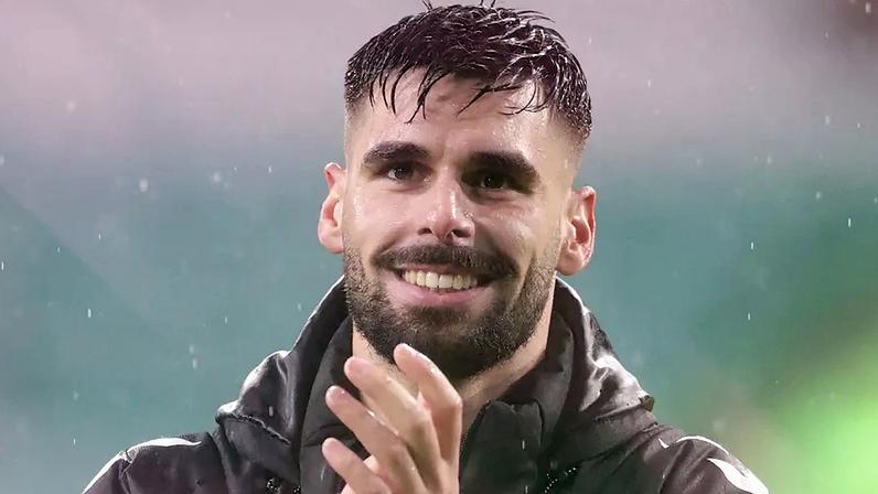 Golo acrobático de Cláudio Braga dá virada ao Hearts