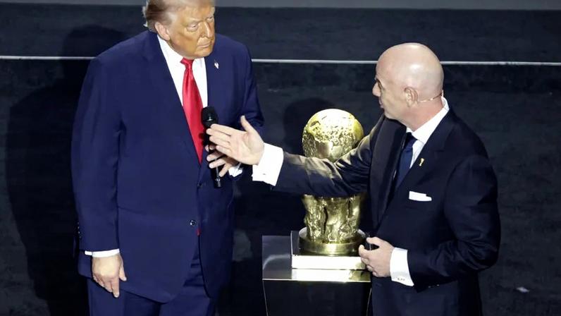 Donald Trump e Gianni Infantino durante o sorteio do Mundial'2026