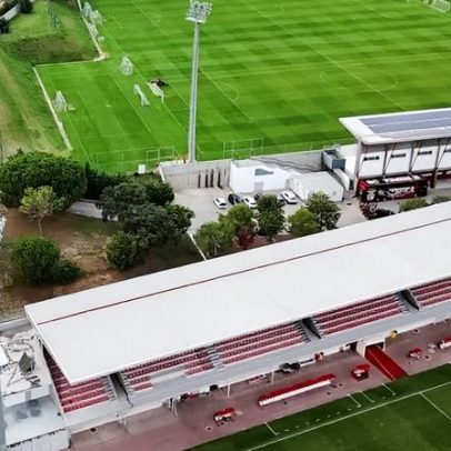 Benfica B e Marítimo acordam abertura da bancada norte no Seixal