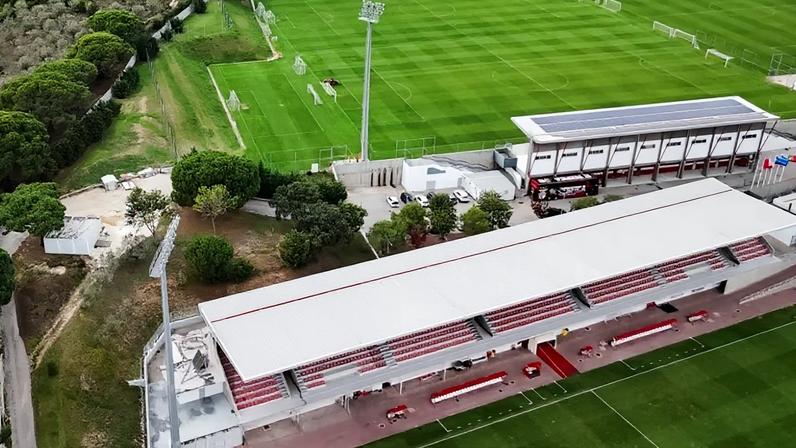 Benfica B e Marítimo acordam abertura da bancada norte no Seixal