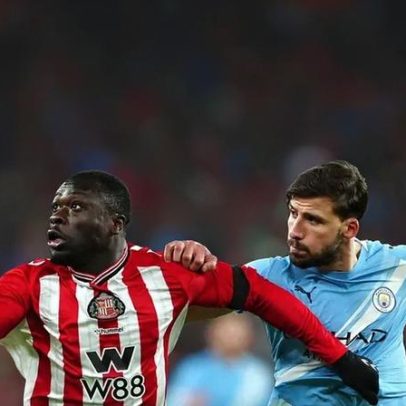 Sunderland condena insultos racistas dirigidos a Brian Brobbey