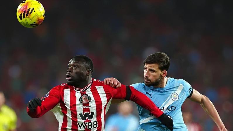 Sunderland condena insultos racistas dirigidos a Brian Brobbey