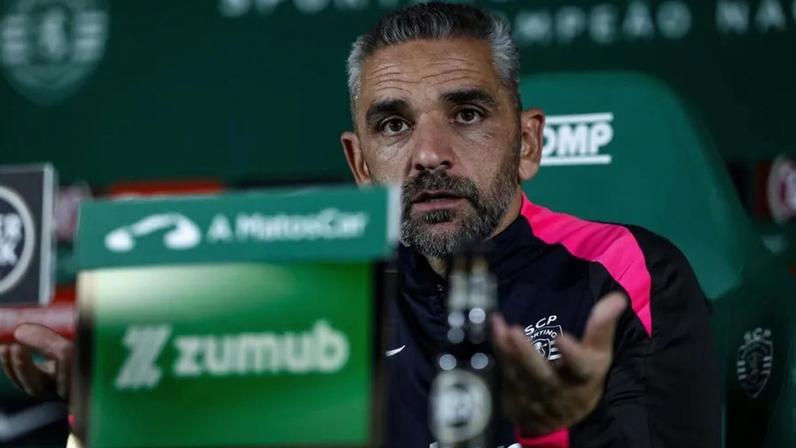 Rui Borges faz a conferência de imprensa de antevisão ao jogo com o V. Guimarães