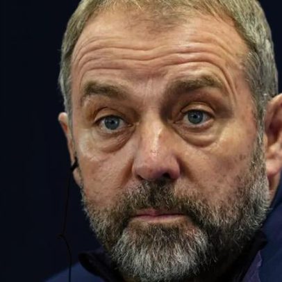 Flick admite renovar com o Barcelona será o último passo da carreira