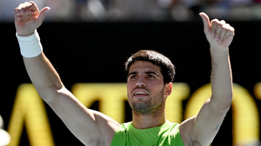 Carlos Alcaraz festeja triunfo frente a Corentin Moutet