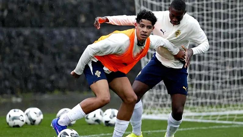Cristianinho durante o treino da Seleção Nacional de sub-16