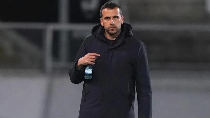 Vaga no meio-campo da Estrela da Amadora para a visita ao Nacional