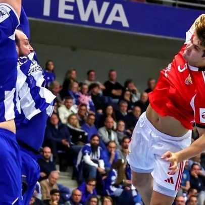 Porto recebe o Benfica enquanto Sporting tenta não deixar fugir o campeonato