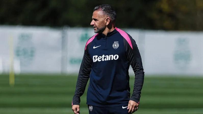 Rui Borges durante o treino do Sporting