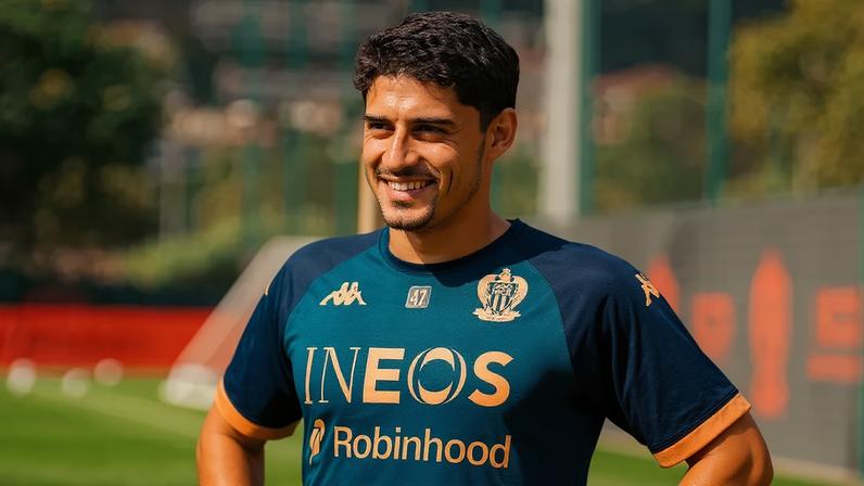 Tiago Gouveia durante o treino do Nice