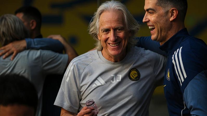 Jorge Jesus diz que CR7 sentiu dores no estômago