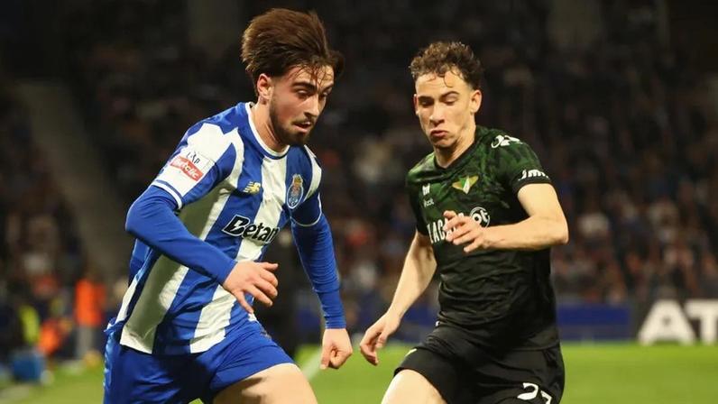 Martim Fernandes à espreita do onze frente ao Estrela da Amadora