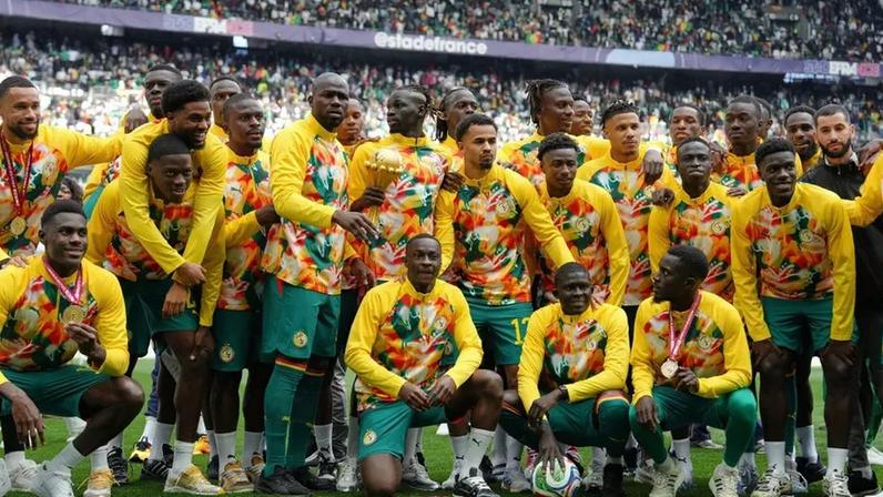 Seleção do Senegal exibiu o troféu da CAN'2025 no Stade de France