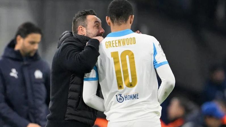 Adeptos do Tottenham protestam contra De Zerbi por Greenwood