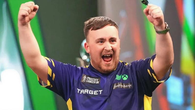 Luke Littler é bicampeão do mundo de dardos aos 19 anos