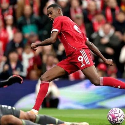 Liverpool recebe reforço para a fase decisiva da época