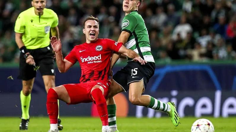 Mario Götze renova contrato com o Eintracht Frankfurt até 2028