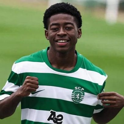 Extremo de 16 anos assina contrato profissional com o Sporting e admira Quenda