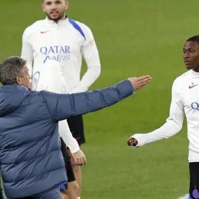 Luís Enrique revela sonho: ver Nuno Mendes jogar em várias posições